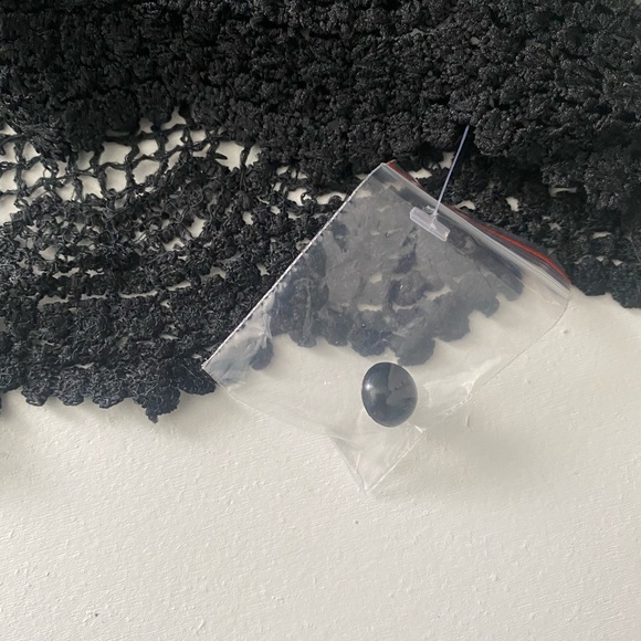 Sleeveless top with crochet lace detail - Picture 7 of 8